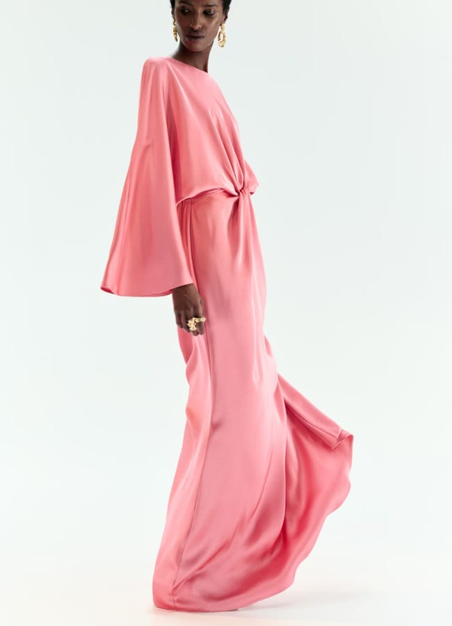 model wearing coral pink H&m Twist-detail satin dress