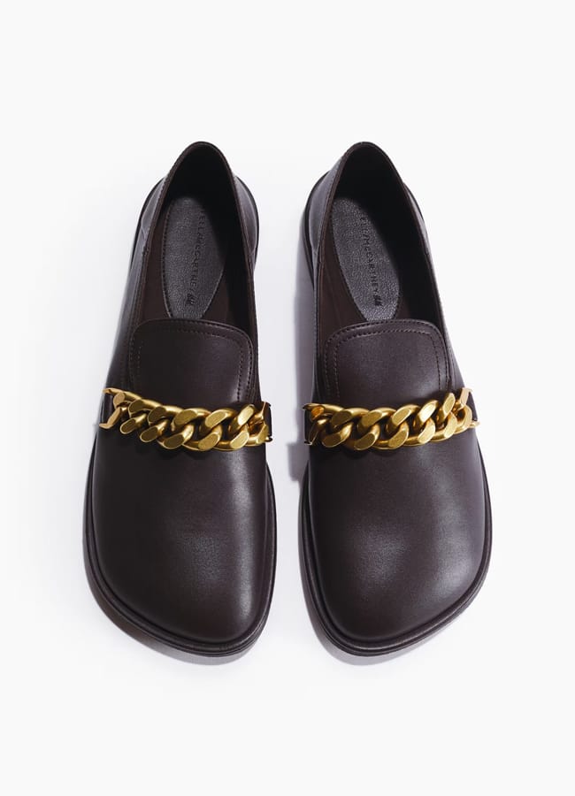 Chain-detail loafers in black and gold