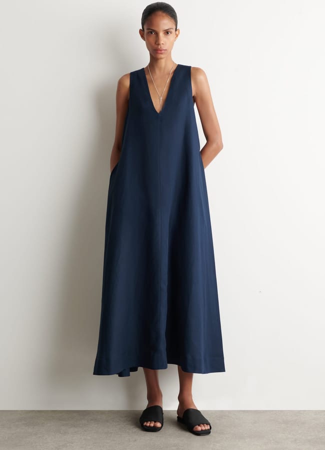 MODEL WEARING NAVY COS A-LINE LINEN-BLEND MAXI DRESS