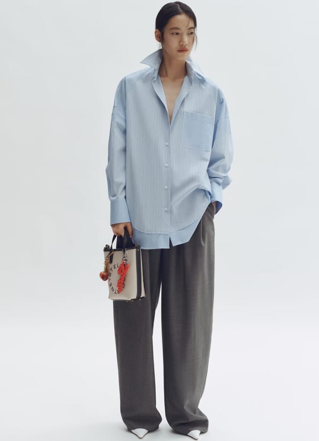 MODEL WEARING BLUE Oversized panelled poplin shirt AND GREY TROUSERS