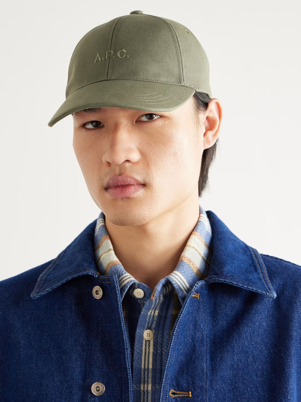 male model wearing khaki cap