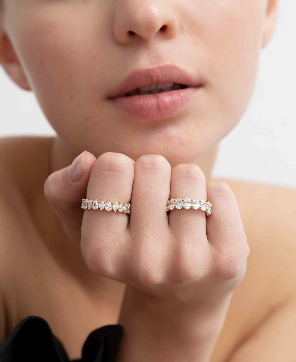 or and elle rings on model close up