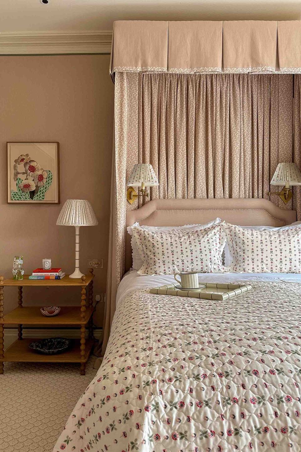 bed with quilt 