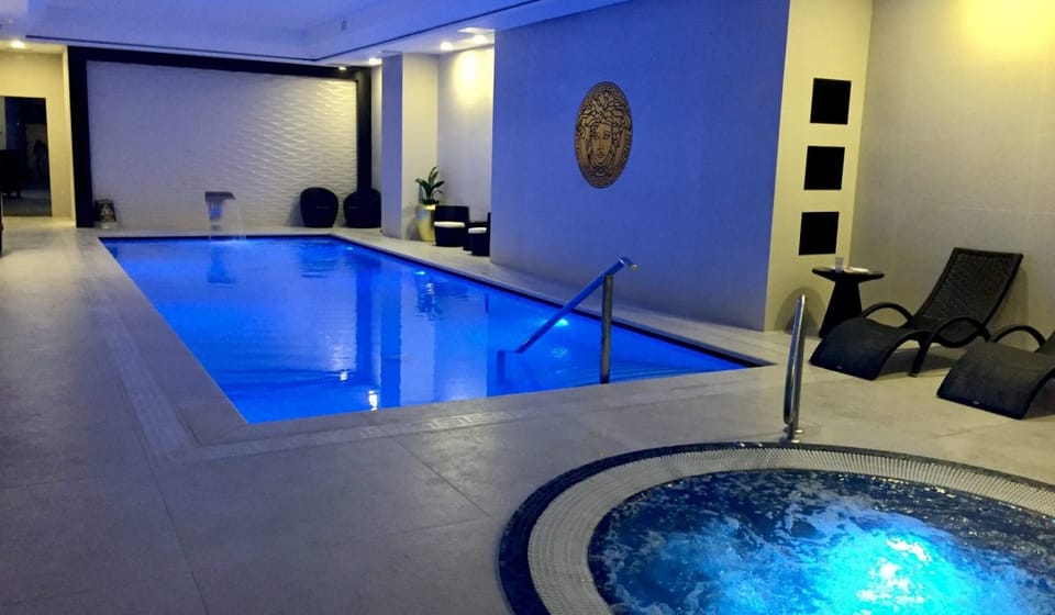 M By Montcalm Hot Tub and Pool