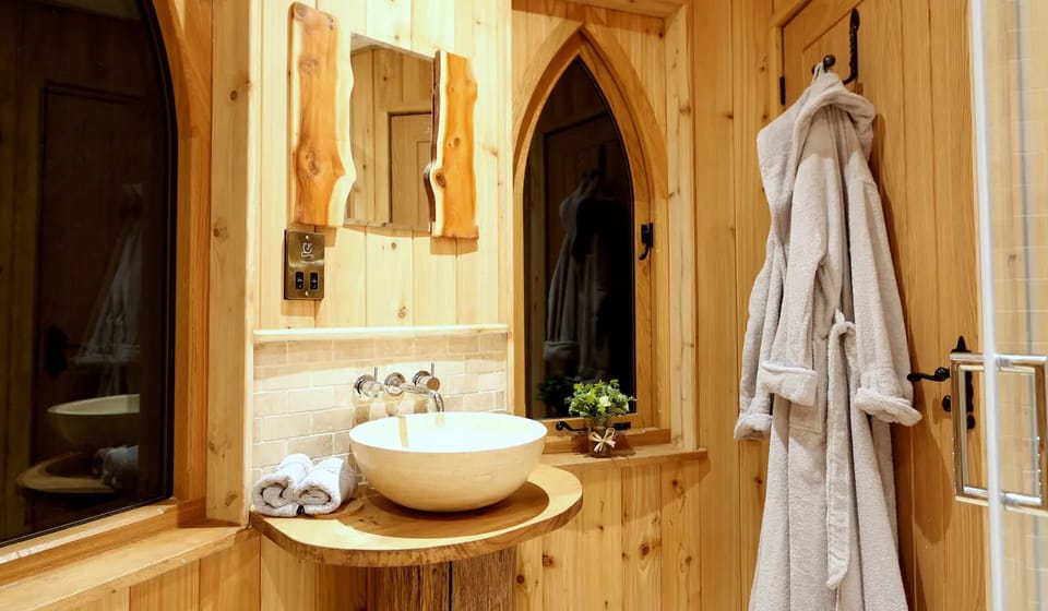Luxurious, picture-perfect, stunning treehouse